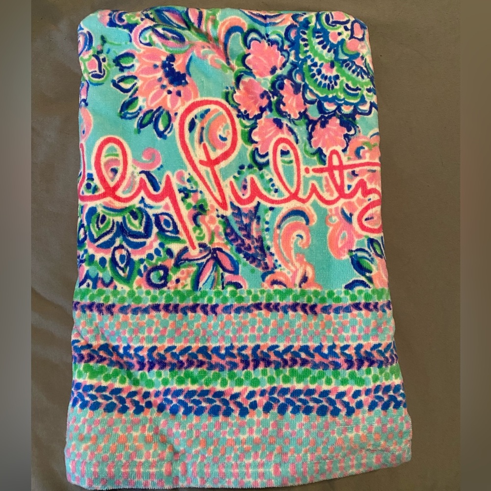 NWOT Lilly Pulitzer towel